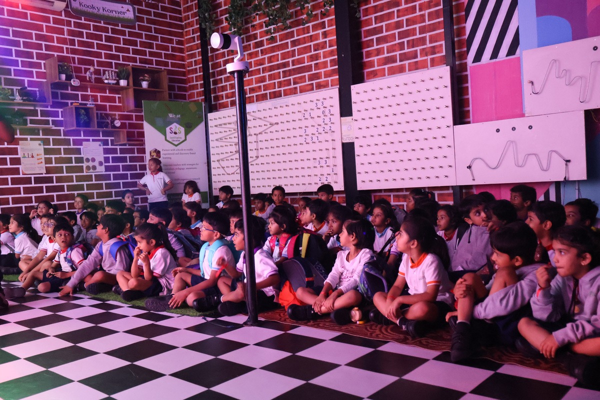 The main Madlabs hall crowded with children moving between installations